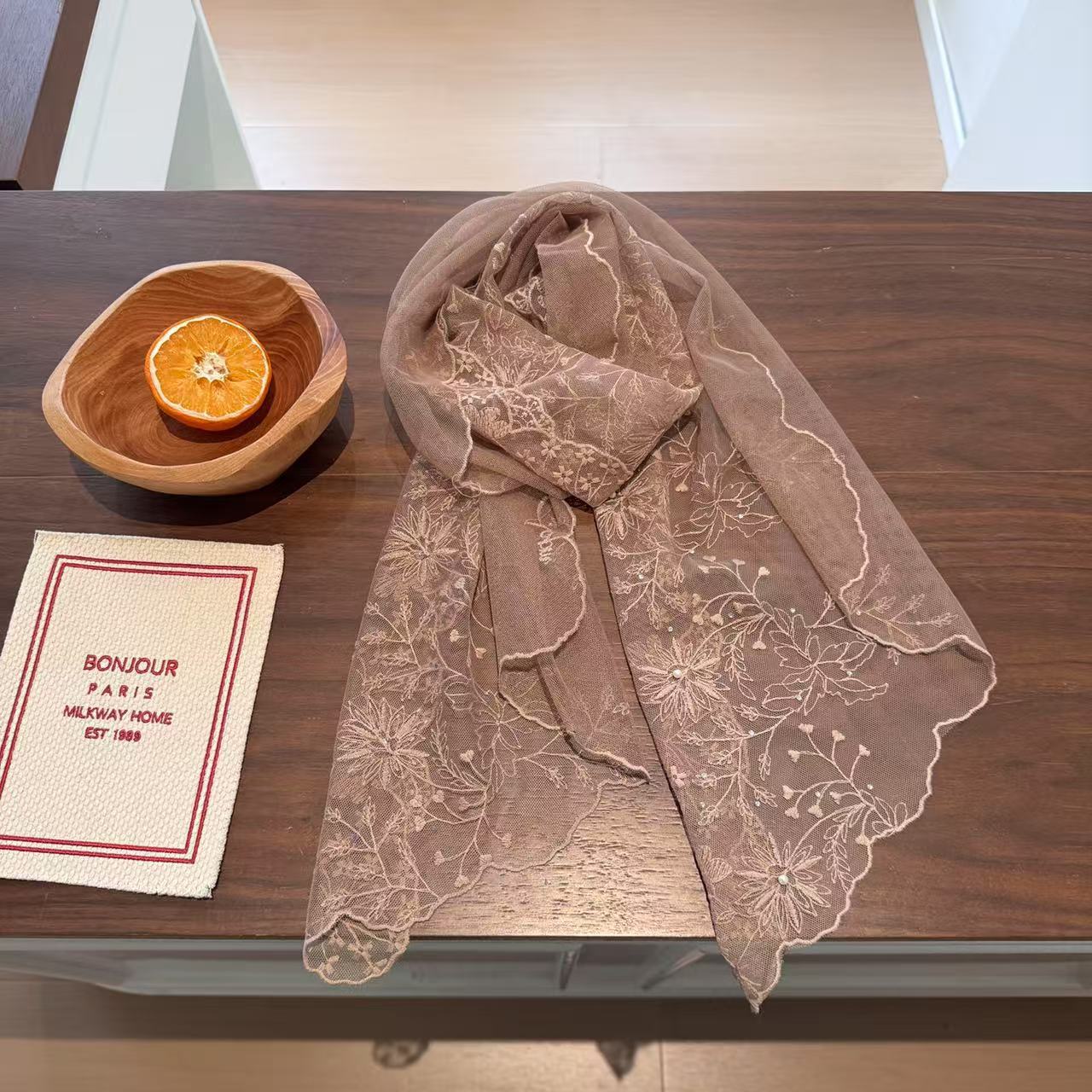 Elegant Pearl Lace Long Scarf  - Women'S Korean Accessories 评论和价格